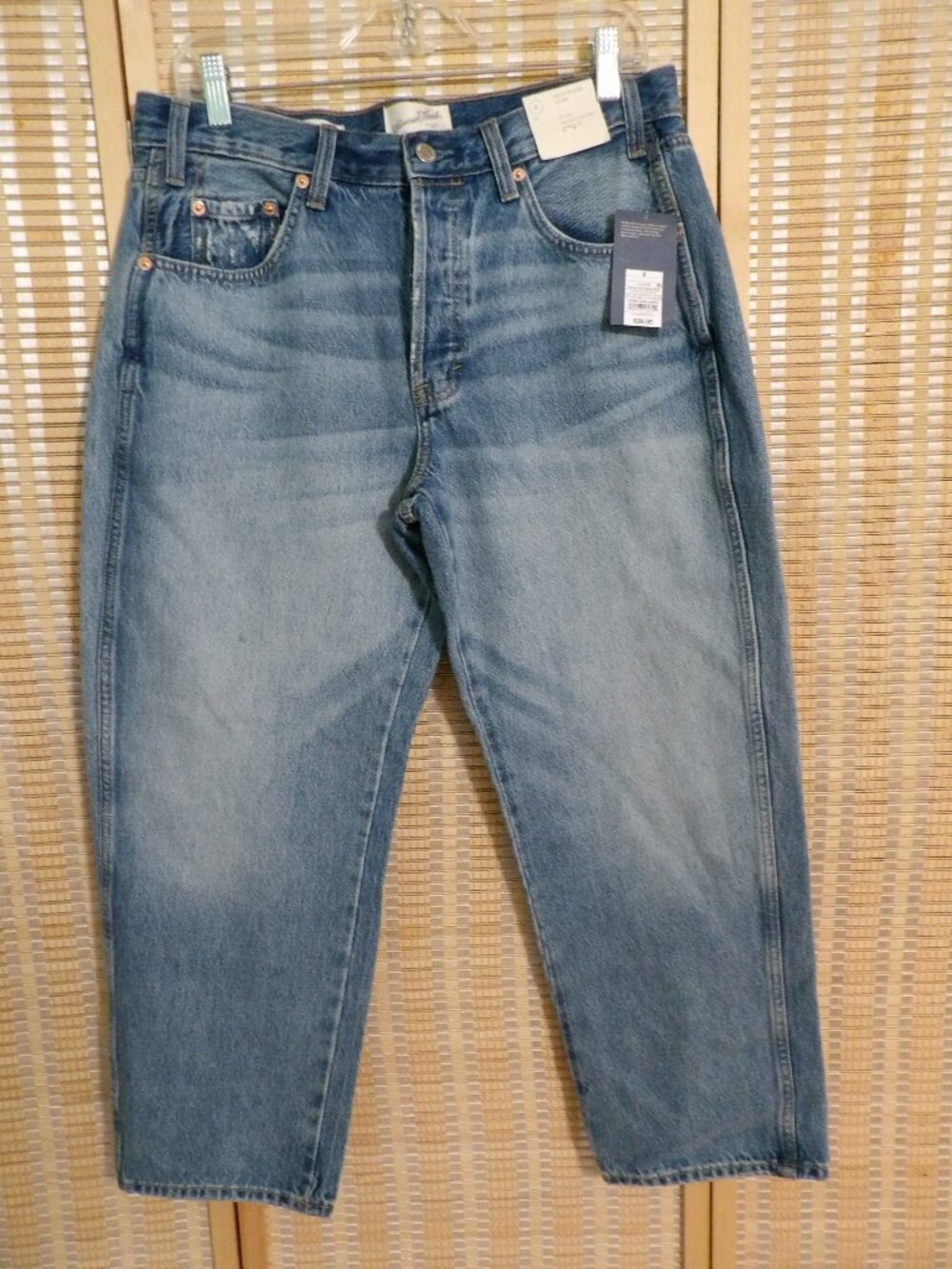 NWT Women's Universal Thread Size 8 Mid-Rise Boyfriend Tapered Leg Denim Jeans